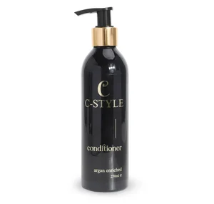 de C-Style conditioner voedt de lokken net als een traditionele conditioner, maar legt tegelijkertijd een lichte beschermlaag aan die styling vergemakkelijkt.